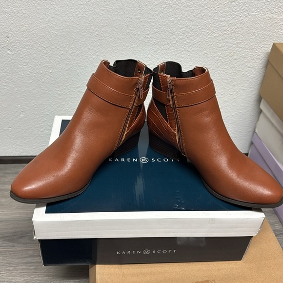 Karen Scott Women's Nadine Booties (WIDE) - Picture 7 of 7